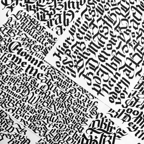 Dichte Kalligrafie in gebrochener Schrift