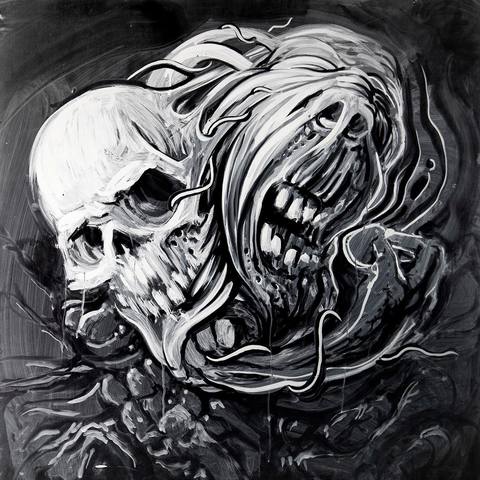 Totenkopf mit langen Haaren, grau-weiss
